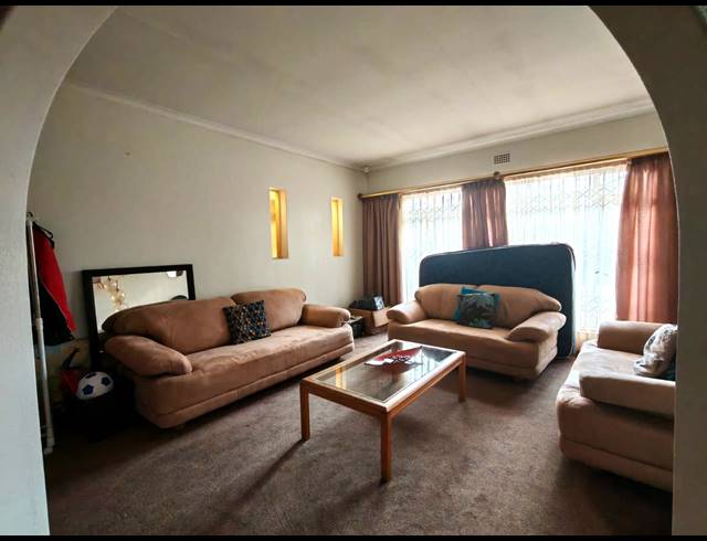 4 BEDROOM HOUSE FOR SALE IN THREE RIVERS EAST